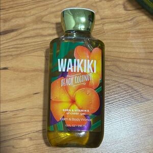🧡Bath & Body Works Waikiki Beach Coconut Shower Gel